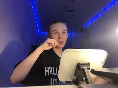 Snapshot of melissashineee chatting on 02-25-26, 11:43 melissashineee online show from 02-25-26, 11:43