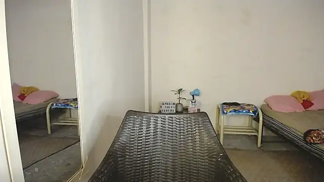 Snapshot of Luuu19 chatting on 02-23-26, 12:39 Luuu19 online show from 02-23-26, 12:39