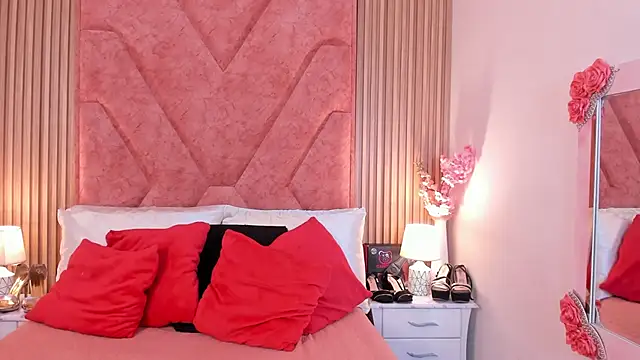 Snapshot of DanielaLeroy chatting on 02-28-26, 04:17 DanielaLeroy online show from 02-28-26, 04:17