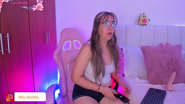 Miablonde  online show from 03-07-26, 12:32