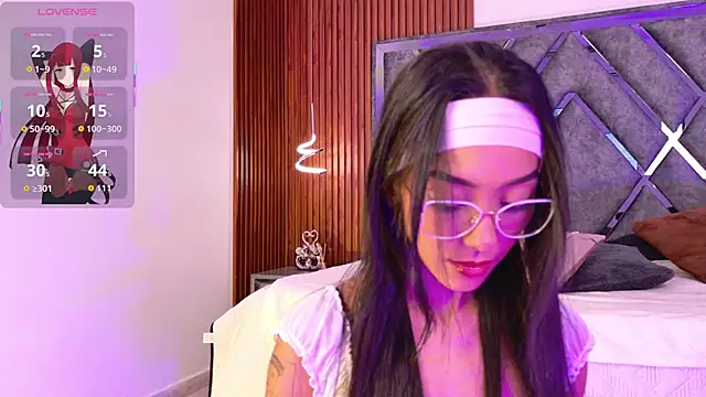 Snapshot of LunaVelour13 chatting on 02-14-26, 04:02 LunaVelour13 online show from 02-14-26, 04:02