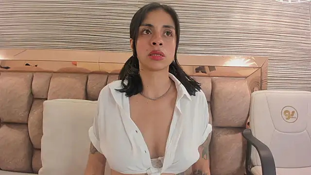 Snapshot of annie_shine_ chatting on 02-20-26, 11:56 annie shine online show from 02-20-26, 11:56