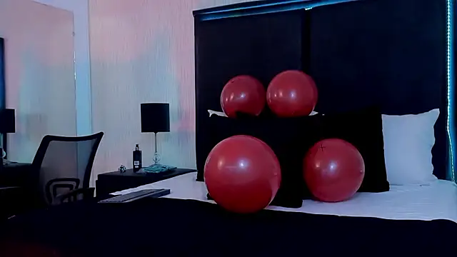 Snapshot of JoshBeech chatting on 02-14-26, 01:00 JoshBeech online show from 02-14-26, 01:00