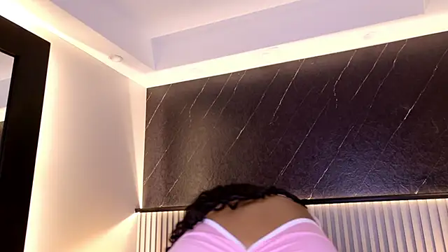 Snapshot of Kinsleybrown chatting on 04-24-26, 04:14 Kinsleybrown online show from 04-24-26, 04:14