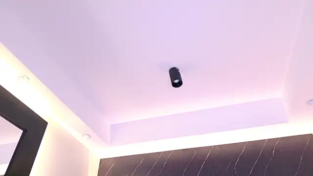 Kinsleybrown online show from 04-17-26, 04:15