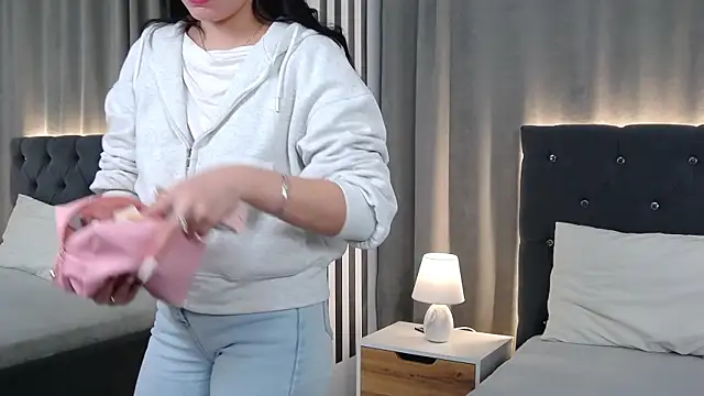 VikkyVonn online show from 05-11-26, 06:48