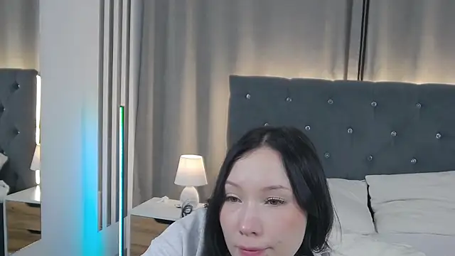 Snapshot of VikkyVonn chatting on 02-25-26, 12:27 VikkyVonn online show from 02-25-26, 12:27