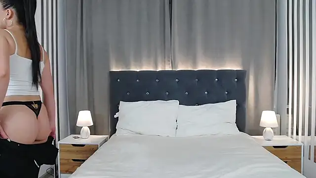 VikkyVonn online show from 05-18-26, 10:09
