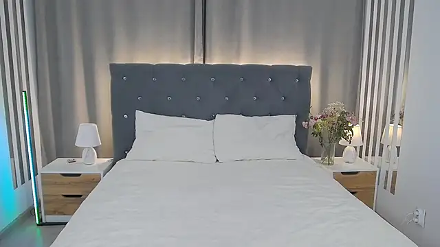 Snapshot of VikkyVonn chatting on 02-21-26, 12:18 VikkyVonn online show from 02-21-26, 12:18