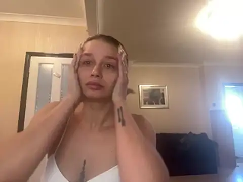 FoxyValentine online show from 04-19-26, 10:05