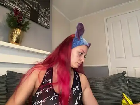Snapshot of FoxyValentine chatting on 06-17-26, 03:00 FoxyValentine online show from 06-17-26, 03:00