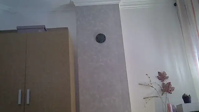 Snapshot of Laura-Parker chatting on 06-16-26, 01:55 Laura-Parker online show from 06-16-26, 01:55