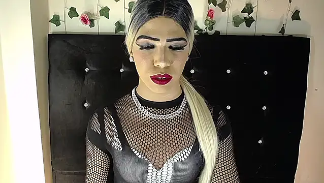 Snapshot of Kristal_Queen01 chatting on 05-17-26, 08:03 Kristal Queen01 online show from 05-17-26, 08:03
