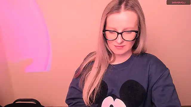 Snapshot of AnnePeach chatting on 02-16-26, 05:28 AnnePeach online show from 02-16-26, 05:28