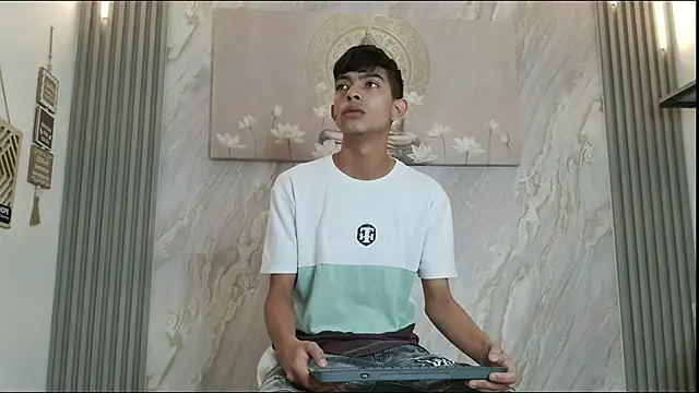 KITTY BOSH online show from 04-12-26, 01:14