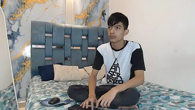 KITTY BOSH online show from 04-08-26, 01:12