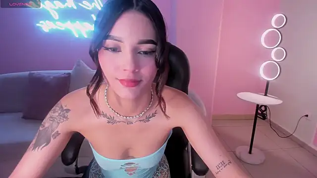 Snapshot of CarolineEvans_x chatting on 02-23-26, 06:14 CarolineEvans x online show from 02-23-26, 06:14