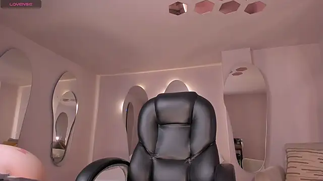 CarolineEvans x online show from 04-11-26, 04:09