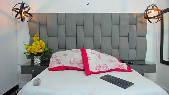 Snapshot of lunavarela chatting on 02-20-26, 11:34 lunavarela online show from 02-20-26, 11:34