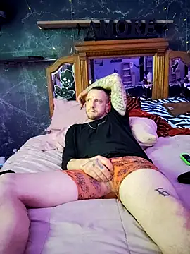 Snapshot of RazedbyVillans chatting on 02-16-26, 11:53 RazedbyVillans online show from 02-16-26, 11:53