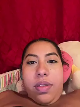 Snapshot of Emiily_joee_ chatting on 05-24-26, 05:18 Emiily joee online show from 05-24-26, 05:18