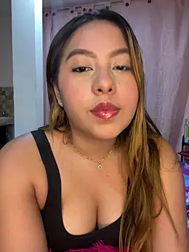 Snapshot of Emiily_joee_ chatting on 05-31-26, 02:39 Emiily joee online show from 05-31-26, 02:39