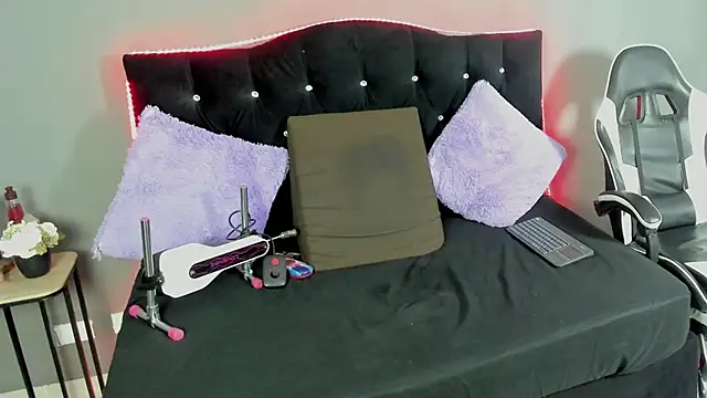 Ivy Heat online show from 04-11-26, 01:57