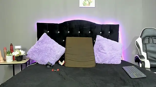 Ivy Heat online show from 04-04-26, 02:29