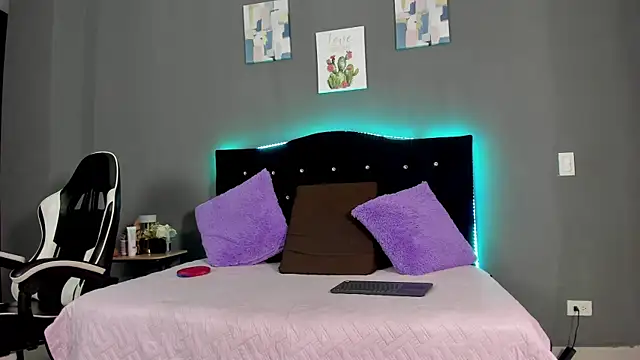 Ivy Heat online show from 04-23-26, 01:56