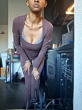 Snapshot of Cinnamonbunn chatting on 02-27-26, 11:15 Cinnamonbunn online show from 02-27-26, 11:15