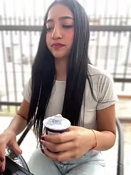 Daniela Pink online show from 04-10-26, 02:57