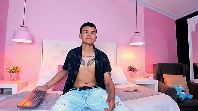 Snapshot of TylerGandi chatting on 02-26-26, 08:09 TylerGandi online show from 02-26-26, 08:09