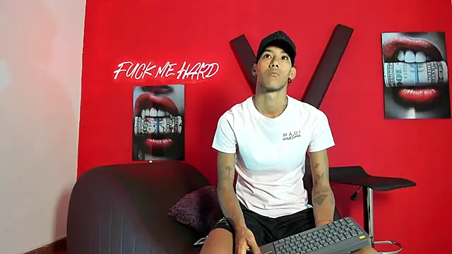 Snapshot of GREEN_BOYS chatting on 02-26-26, 07:30 GREEN BOYS online show from 02-26-26, 07:30