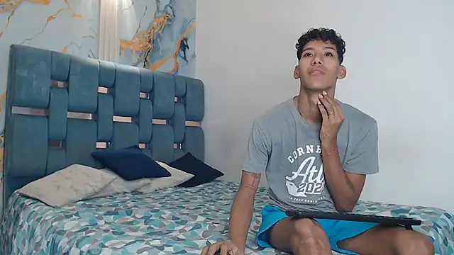 GREEN BOYS online show from 04-08-26, 07:15