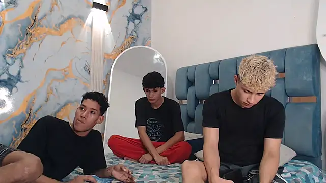 GREEN BOYS online show from 04-13-26, 07:18