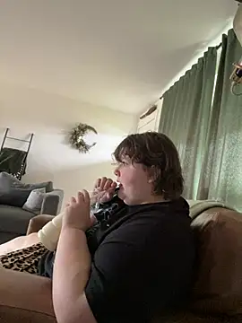 Snapshot of plushietoy chatting on 02-23-26, 08:09 plushietoy online show from 02-23-26, 08:09