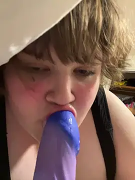 Snapshot of plushietoy chatting on 02-20-26, 11:06 plushietoy online show from 02-20-26, 11:06