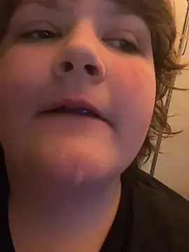 Snapshot of plushietoy chatting on 02-22-26, 02:47 plushietoy online show from 02-22-26, 02:47