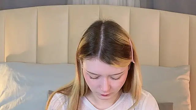 AlyssFrost online show from 04-29-26, 02:16