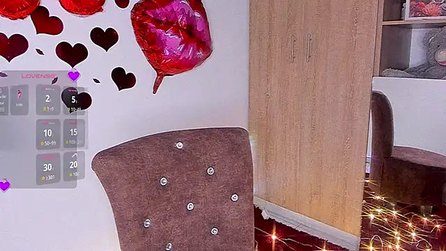 Snapshot of Giulia_Cash chatting on 02-28-26, 12:16 Giulia Cash online show from 02-28-26, 12:16