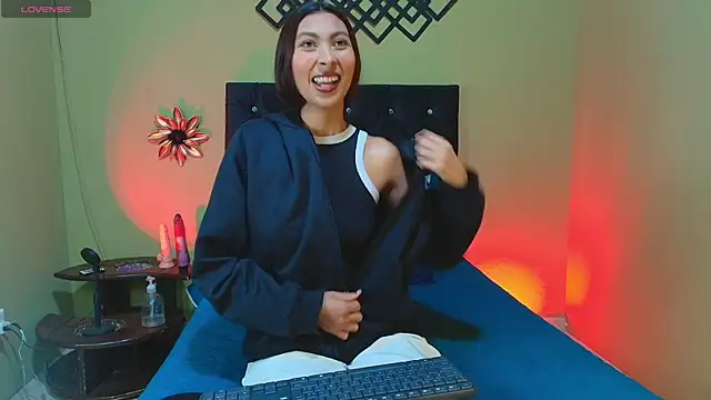 angeldreams15  online show from 04-15-26, 07:29