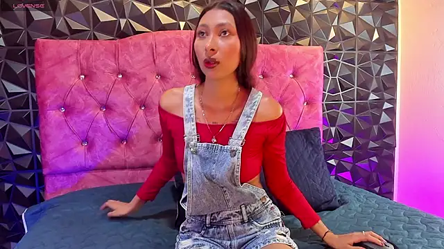 angeldreams15  online show from 04-21-26, 07:31