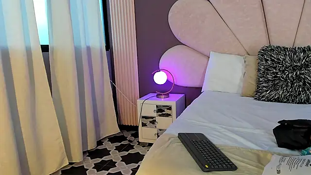 Snapshot of PerlaRogerss_ chatting on 04-04-26, 11:28 PerlaRogerss online show from 04-04-26, 11:28