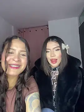 LLauraV online show from 04-30-26, 02:51