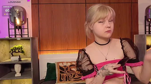 MoliQin online show from 04-20-26, 08:06