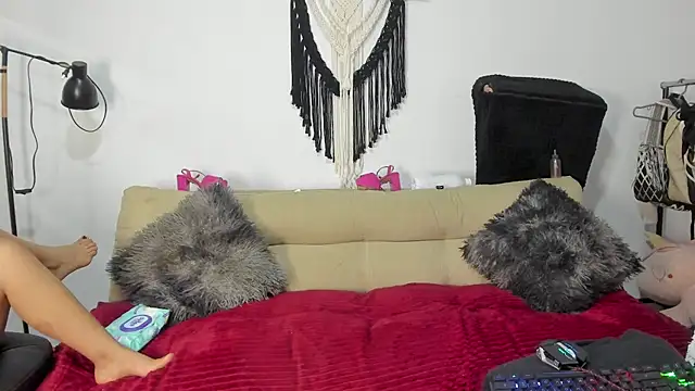 aurora moonm online show from 05-16-26, 01:04