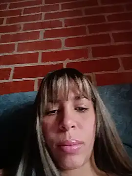 Snapshot of kiki_milu chatting on 05-29-26, 01:06 kiki milu online show from 05-29-26, 01:06