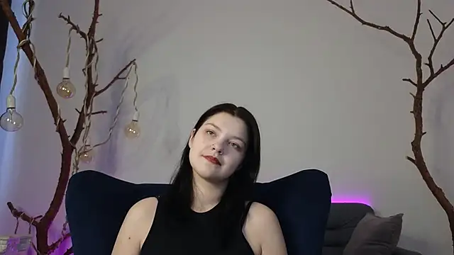 DeliaEffy online show from 02-27-26, 01:22