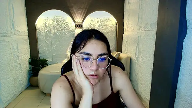 Snapshot of Marianna_r_ chatting on 02-26-26, 07:25 Marianna r online show from 02-26-26, 07:25