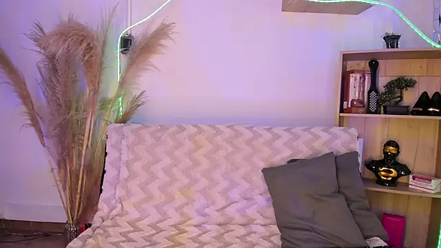 Tylla   online show from 04-11-26, 04:42